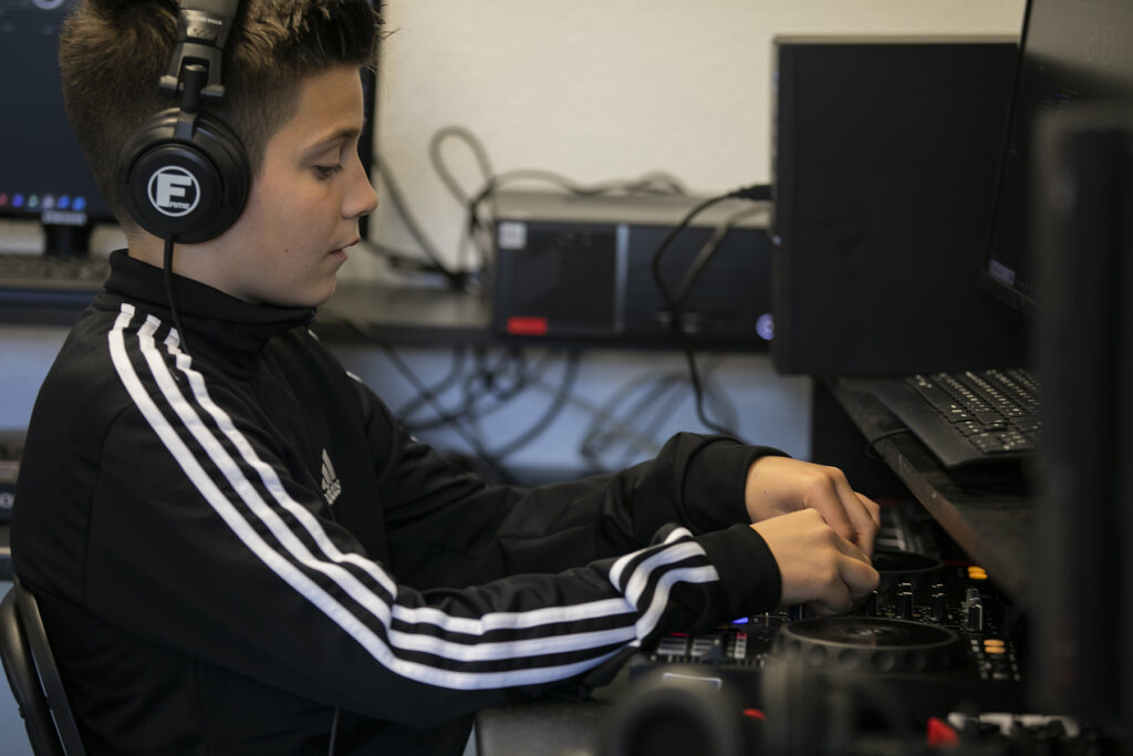 DJ student at Soundwave